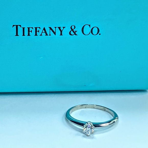 Tiffany & Co. Platinum 0.32ct G/VS2 round brilliant solitaire Diamond ring sz 6.